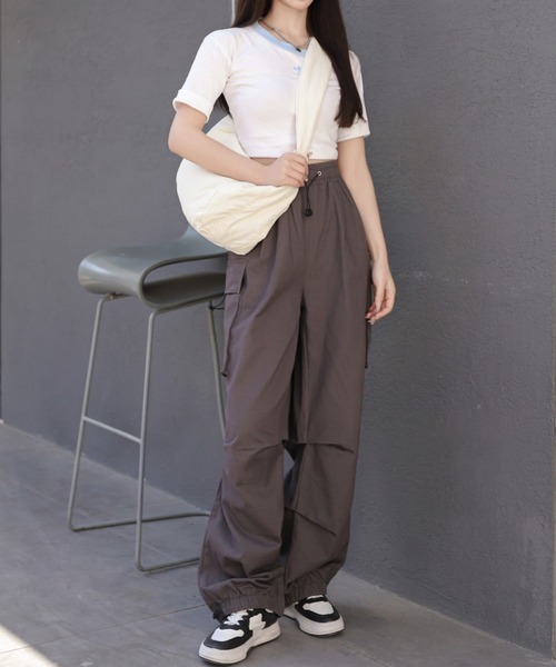 wears(ウェアーズ)の「【軽量】無地ナイロンショルダーバッグ(ショルダーバッグ・レディース・アイボリー/ブラック・FREE)」の8枚目の写真