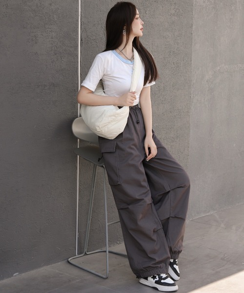wears(ウェアーズ)の「【軽量】無地ナイロンショルダーバッグ(ショルダーバッグ・レディース・アイボリー/ブラック・FREE)」の9枚目の写真