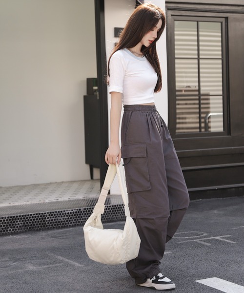 URBAN OUTFITTER☆カーゴナイロン ショルダーバッグ ドローコードナイロンショルダーバッグ[品番：OUTW0000019