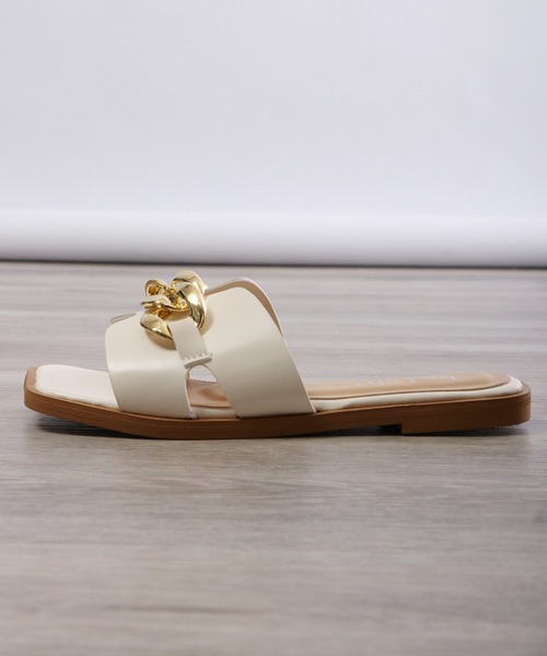 lus.(ラスドット)の「チェーンモチーフフラットサンダル(サンダル・レディース・アイボリー/ブラック・L/S/M/LL)」の7枚目の写真