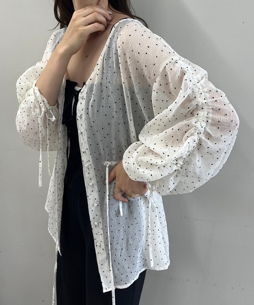 one after another NICE CLAUP（ワンアフターアナザーナイスクラップ）の「袖ドロストシアープリーツブラウス（シャツ/ブラウス・レディース・アイボリー/ブルーグレー/ピンクベージュ/ドット・FREE）」の20枚目の写真