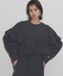 ピンストライプドッキングラッフルブラウス