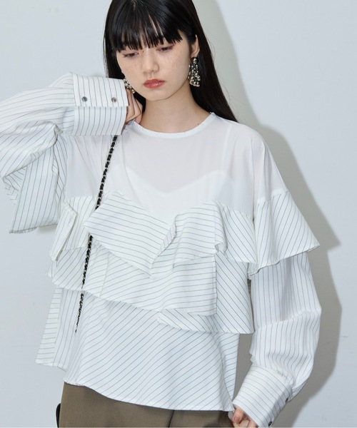 THE YOn(ザヨン)の「ピンストライプドッキングラッフルブラウス(シャツ/ブラウス・レディース・グレー/ネイビー/ホワイト・FREE)」の7枚目の写真
