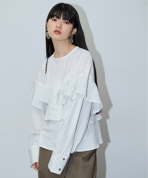 THE YOn(ザヨン)の「ピンストライプドッキングラッフルブラウス(シャツ/ブラウス・レディース・グレー/ネイビー/ホワイト・FREE)」の17枚目の写真
