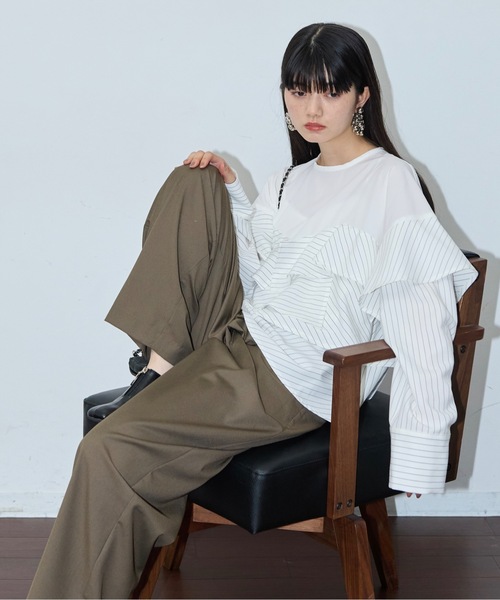 THE YOn(ザヨン)の「ピンストライプドッキングラッフルブラウス(シャツ/ブラウス・レディース・グレー/ネイビー/ホワイト・FREE)」の13枚目の写真
