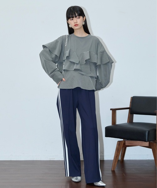 THE YOn(ザヨン)の「ピンストライプドッキングラッフルブラウス(シャツ/ブラウス・レディース・グレー/ネイビー/ホワイト・FREE)」の10枚目の写真