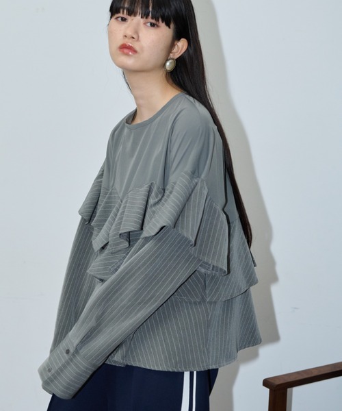 THE YOn(ザヨン)の「ピンストライプドッキングラッフルブラウス(シャツ/ブラウス・レディース・グレー/ネイビー/ホワイト・FREE)」の20枚目の写真