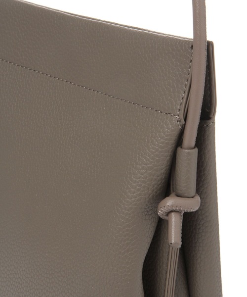 studio CLIP（スタディオクリップ）の「スクエアワンマイルショルダーバッグ（ショルダーバッグ・レディース・マスタード/ライトグレー/ブラック・FREE）」の13枚目の写真