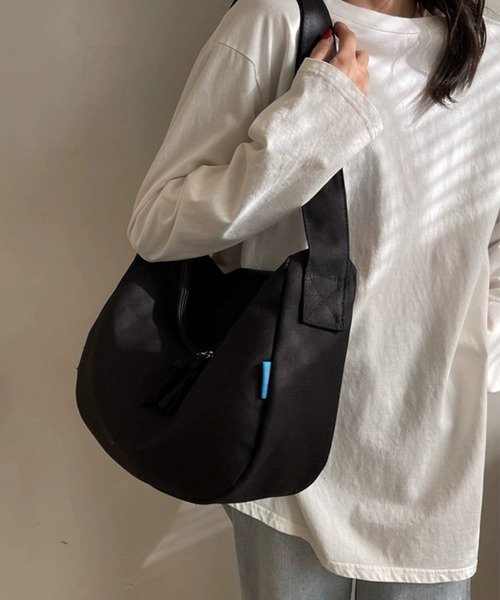 FUNALIVE（ファンアライブ）の「キャンバスダブルファスナー使いショルダーバッグ：ミディアムサイズ（ショルダーバッグ・レディース・ブルー/ブラック/ピンク/ベージュ/グリーン/ブラウン系その他・FREE）」の7枚目の写真