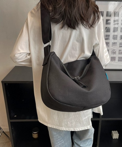 FUNALIVE（ファンアライブ）の「キャンバスダブルファスナー使いショルダーバッグ：ミディアムサイズ（ショルダーバッグ・レディース・ブルー/ブラック/ピンク/ベージュ/グリーン/ブラウン系その他・FREE）」の8枚目の写真