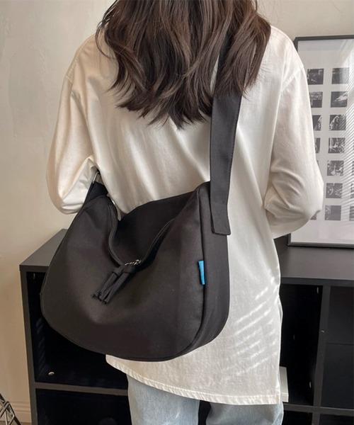 FUNALIVE（ファンアライブ）の「キャンバスダブルファスナー使いショルダーバッグ：ミディアムサイズ（ショルダーバッグ・レディース・ブルー/ブラック/ピンク/ベージュ/グリーン/ブラウン系その他・FREE）」の9枚目の写真