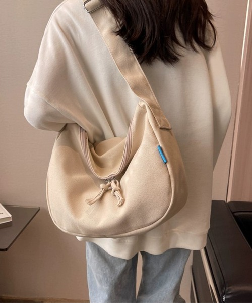 FUNALIVE（ファンアライブ）の「キャンバスダブルファスナー使いショルダーバッグ：ミディアムサイズ（ショルダーバッグ・レディース・ブルー/ブラック/ピンク/ベージュ/グリーン/ブラウン系その他・FREE）」の12枚目の写真