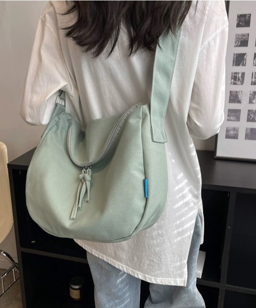 FUNALIVE（ファンアライブ）の「キャンバスダブルファスナー使いショルダーバッグ：ミディアムサイズ（ショルダーバッグ・レディース・ブルー/ブラック/ピンク/ベージュ/グリーン/ブラウン系その他・FREE）」の13枚目の写真