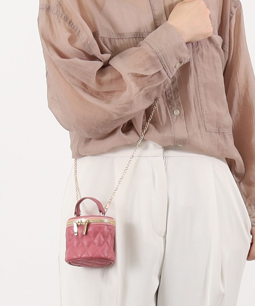 COOCO(クーコ)の「フェイクレザーキルティングマイクロミニバニティチャームショルダーBAG(ショルダーバッグ・レディース・ブラック/サックスブルー/オフホワイト/ピンク・9)」の2枚目の写真