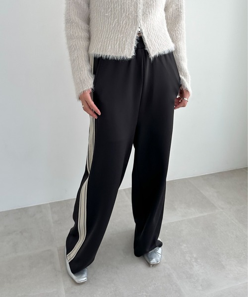 EPIMI E'PIMMY(エピミエピミー)の「サイドライントラックパンツ(その他パンツ・レディース・ネイビー/ブラック・MEDIUM)」の5枚目の写真