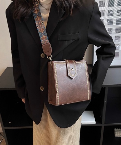 Burner（バーナー）の「【OKUOKU Recommend Select】ワイドショルダーベルト　スクエアショルダーバッグ　oku-bag-693660726183-15 Y（ショルダーバッグ・レディース・ブラック/ブラウン/ダークブラウン/ワイン・FREE）」の3枚目の写真