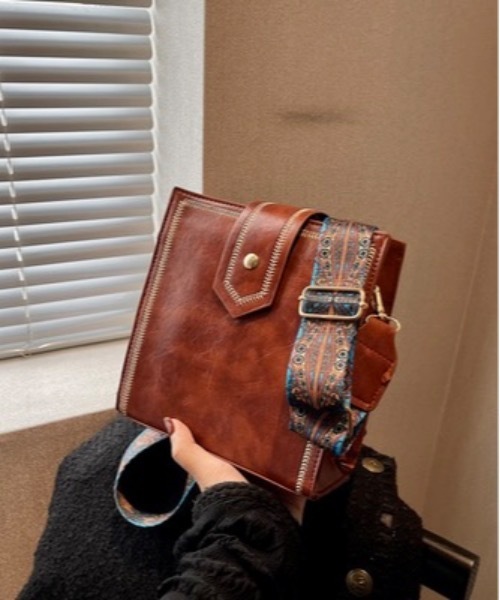 Burner（バーナー）の「【OKUOKU Recommend Select】ワイドショルダーベルト　スクエアショルダーバッグ　oku-bag-693660726183-15 Y（ショルダーバッグ・レディース・ブラック/ブラウン/ダークブラウン/ワイン・FREE）」の17枚目の写真