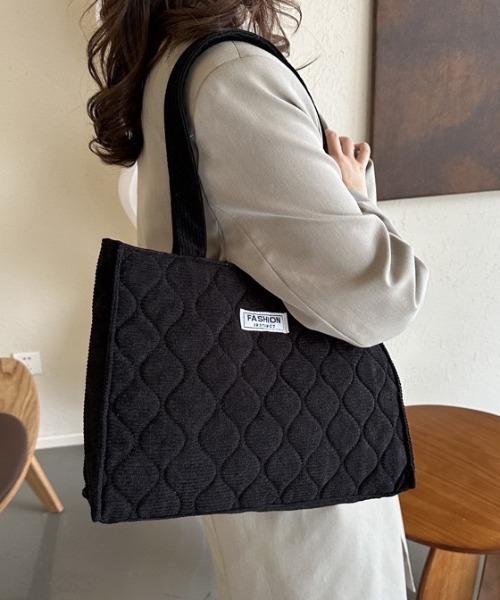 wears(ウェアーズ)の「【A4収納可】コーデュロイトートバッグ(トートバッグ・レディース・ホワイト/ブラック/ベージュ・FREE)」の1枚目の写真