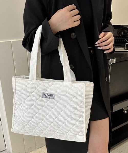 wears(ウェアーズ)の「【A4収納可】コーデュロイトートバッグ(トートバッグ・レディース・ホワイト/ブラック/ベージュ・FREE)」の7枚目の写真