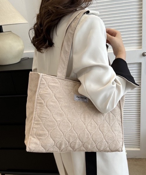 wears(ウェアーズ)の「【A4収納可】コーデュロイトートバッグ(トートバッグ・レディース・ホワイト/ブラック/ベージュ・FREE)」の17枚目の写真