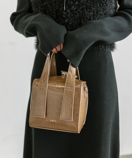 loti（ロティ）の「loti クロコボックスボストンBAG（ボストンバッグ・レディース・ベージュ/ブラック/ブラウン・ONE SIZE）」の7枚目の写真