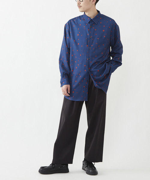 CONVERSE TOKYO(コンバーストウキョウ)の「STAR★ ALLOVER PRINT SHIRT(シャツ/ブラウス・メンズ・ブラック/アイボリー/ブルー・FREE)」の4枚目の写真