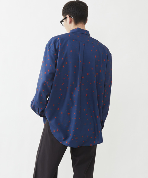 CONVERSE TOKYO(コンバーストウキョウ)の「STAR★ ALLOVER PRINT SHIRT(シャツ/ブラウス・メンズ・ブラック/アイボリー/ブルー・FREE)」の7枚目の写真