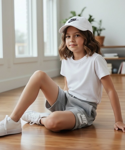 NIKE(ナイキ)の「NIKE/ナイキ NKN N NSW CLUB FT HBR SHORT ショーツ 夏服(スウェットパンツ・キッズ・ブラック/ヘザーグレー/ブルー・4/5/6/7)」の2枚目の写真