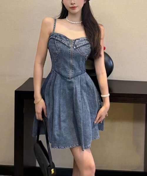 Sibra(シブラ)の「ミニデニムキャミワンピース(ワンピース・レディース・ブラック/サックスブルー・S/M)」の3枚目の写真