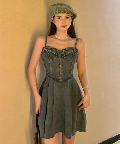 Sibra(シブラ)の「ミニデニムキャミワンピース(ワンピース・レディース・ブラック/サックスブルー・S/M)」の5枚目の写真