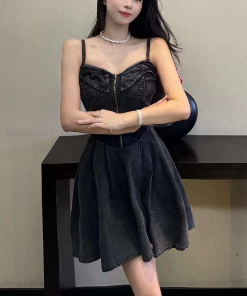 Sibra(シブラ)の「ミニデニムキャミワンピース(ワンピース・レディース・ブラック/サックスブルー・S/M)」の7枚目の写真