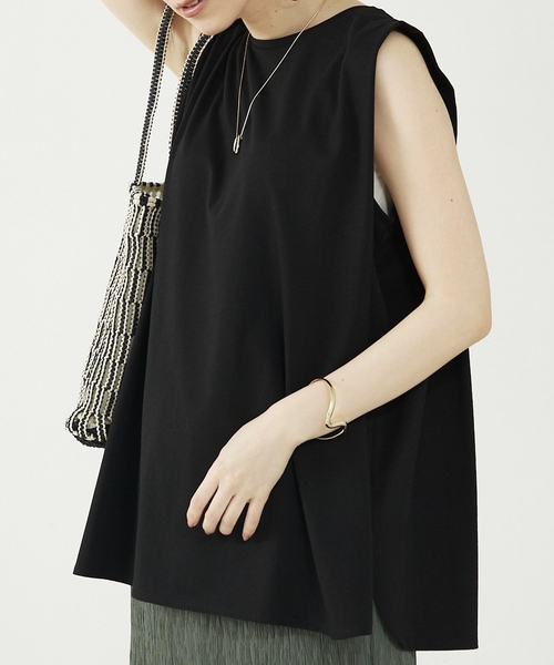 abahouse mavie（アバハウスマヴィ）の「【ノースリーブ】タックロングタンク（Tシャツ/カットソー・レディース・ホワイト/チャコールグレー/ブラック/サックスブルー/レッド系その他・フリー）」の3枚目の写真