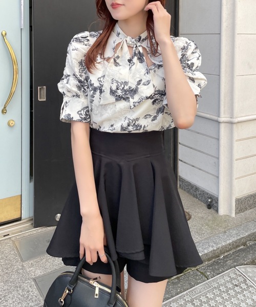 abc une face（アーベーセーアンフェイス）の「ラップフレアスカート