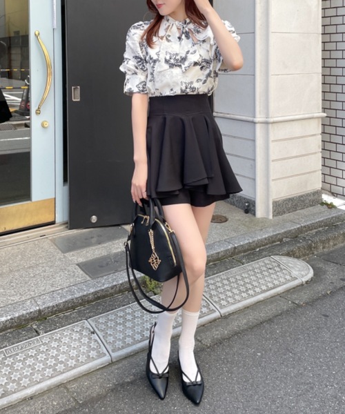 abc une face（アーベーセーアンフェイス）の「ラップフレアスカート