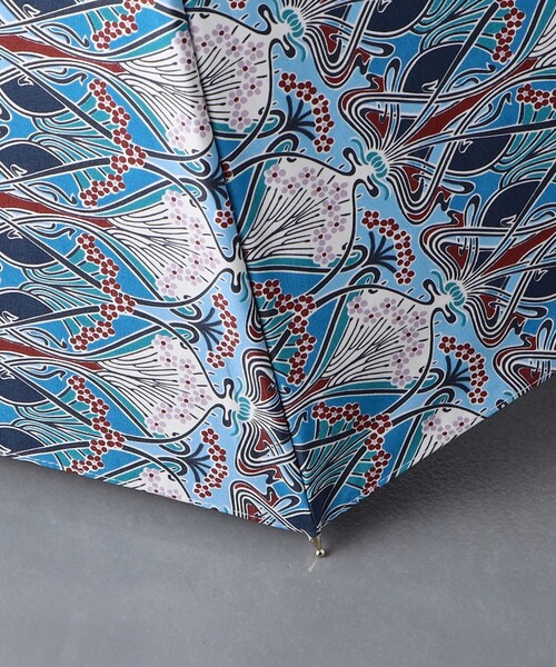 BLUELANE（ブルーレーン）の「＜BLUELANE＞プリント 晴雨兼用 折りたたみ傘（折りたたみ傘・レディース・ブラック/コバルトブルー・FREE）」の6枚目の写真