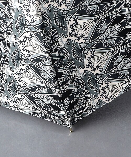 BLUELANE（ブルーレーン）の「＜BLUELANE＞プリント 晴雨兼用 折りたたみ傘（折りたたみ傘・レディース・ブラック/コバルトブルー・FREE）」の14枚目の写真