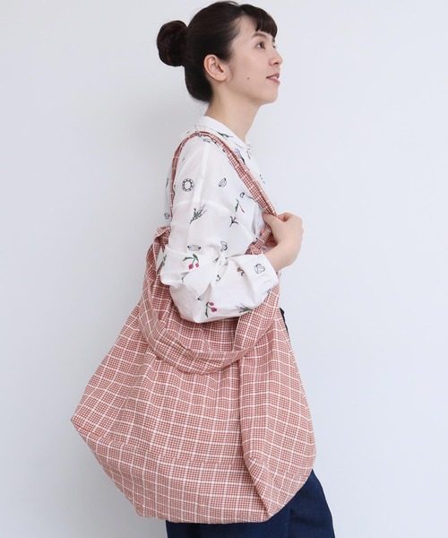 l'atelier du savon（アトリエドサボン）の「2wayでかバッグ（ショルダーバッグ・レディース・ブルー/ブラック/オレンジ/イエロー・FREE）」の10枚目の写真