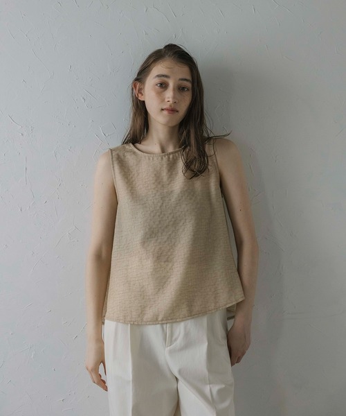 MINERTE(ミネルテ)の「【MINERTE】nuance touch back slit blouse / バックスリットノースリーブブラウス / セットアップ可能(シャツ/ブラウス・レディース・ベージュ/アイボリー/ブラック・FREE)」の3枚目の写真