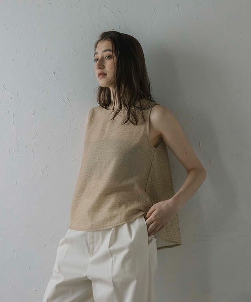 MINERTE(ミネルテ)の「【MINERTE】nuance touch back slit blouse / バックスリットノースリーブブラウス / セットアップ可能(シャツ/ブラウス・レディース・ベージュ/アイボリー/ブラック・FREE)」の21枚目の写真
