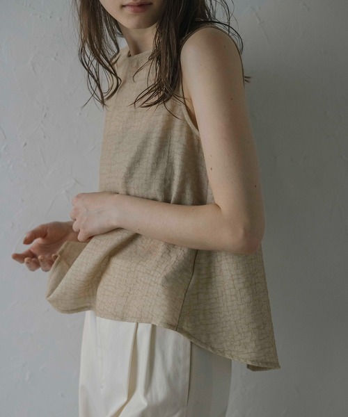 MINERTE(ミネルテ)の「【MINERTE】nuance touch back slit blouse / バックスリットノースリーブブラウス / セットアップ可能(シャツ/ブラウス・レディース・ベージュ/アイボリー/ブラック・FREE)」の20枚目の写真