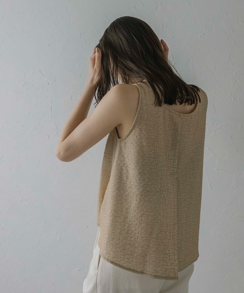 MINERTE(ミネルテ)の「【MINERTE】nuance touch back slit blouse / バックスリットノースリーブブラウス / セットアップ可能(シャツ/ブラウス・レディース・ベージュ/アイボリー/ブラック・FREE)」の19枚目の写真