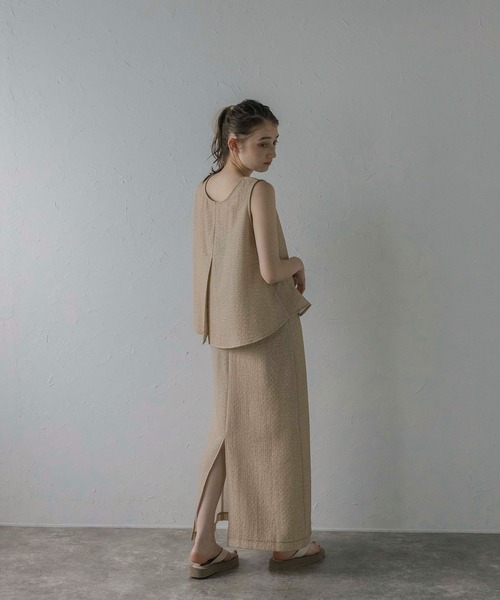 MINERTE(ミネルテ)の「【MINERTE】nuance touch back slit blouse / バックスリットノースリーブブラウス / セットアップ可能(シャツ/ブラウス・レディース・ベージュ/アイボリー/ブラック・FREE)」の16枚目の写真