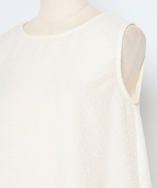 MINERTE(ミネルテ)の「【MINERTE】nuance touch back slit blouse / バックスリットノースリーブブラウス / セットアップ可能(シャツ/ブラウス・レディース・ベージュ/アイボリー/ブラック・FREE)」の9枚目の写真