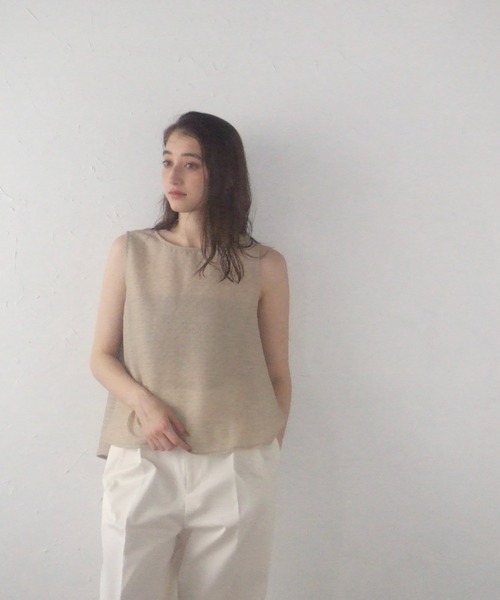 MINERTE(ミネルテ)の「【MINERTE】nuance touch back slit blouse / バックスリットノースリーブブラウス / セットアップ可能(シャツ/ブラウス・レディース・ベージュ/アイボリー/ブラック・FREE)」の14枚目の写真