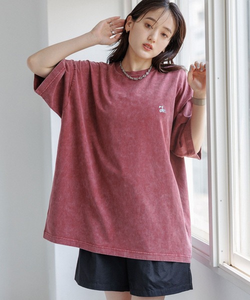 RAGEBLUE（レイジブルー）の「ワンポイント刺繍/ピグメントBIGTシャツ（Tシャツ/カットソー・レディース・グレイッシュベージュ/ブラック/レッド・FREE）」の3枚目の写真