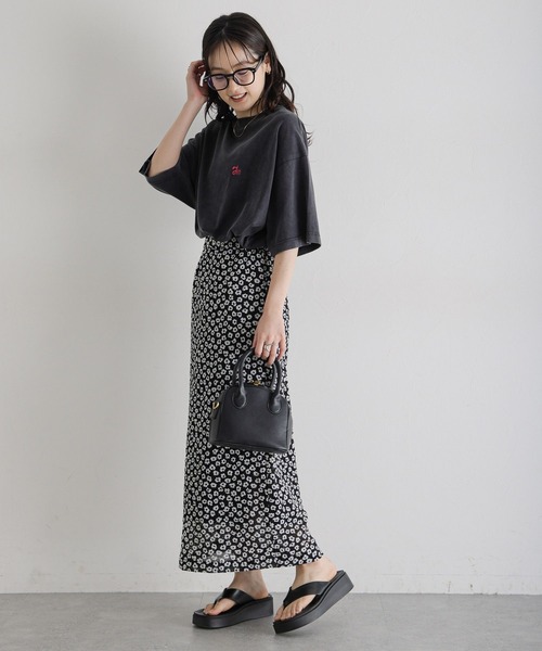 RAGEBLUE（レイジブルー）の「ワンポイント刺繍/ピグメントBIGTシャツ（Tシャツ/カットソー・レディース・グレイッシュベージュ/ブラック/レッド・FREE）」の20枚目の写真