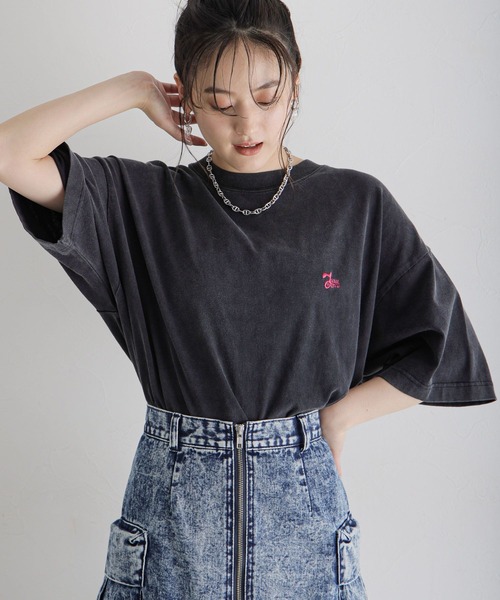 RAGEBLUE（レイジブルー）の「ワンポイント刺繍/ピグメントBIGTシャツ（Tシャツ/カットソー・レディース・グレイッシュベージュ/ブラック/レッド・FREE）」の13枚目の写真