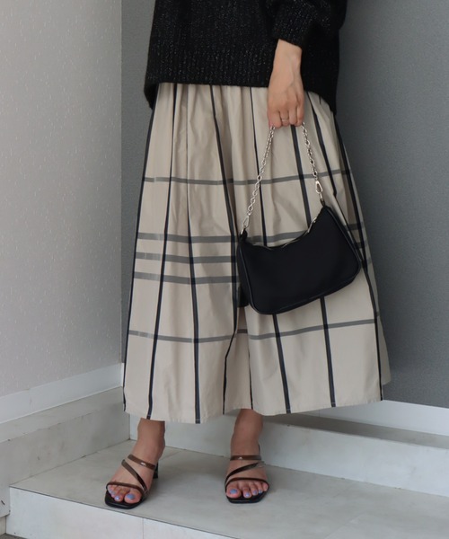 libelle more（リベル モア）の「《洗える》細チェック柄ロングフレア―スカート（スカート・レディース・グレイッシュベージュ/ネイビー・M/L）」の10枚目の写真