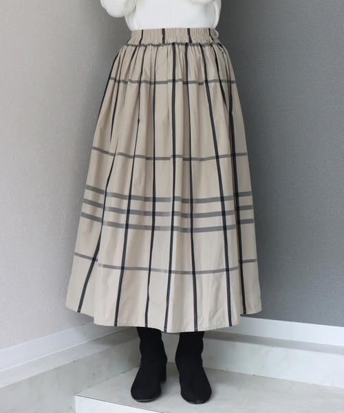 libelle more（リベル モア）の「《洗える》細チェック柄ロングフレア―スカート（スカート・レディース・グレイッシュベージュ/ネイビー・M/L）」の12枚目の写真