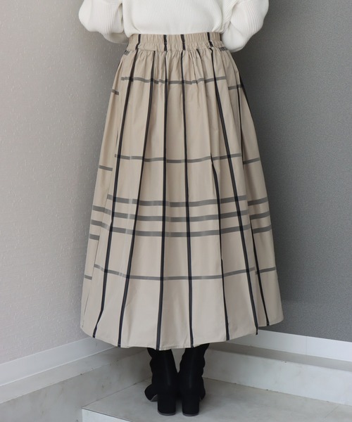 libelle more（リベル モア）の「《洗える》細チェック柄ロングフレア―スカート（スカート・レディース・グレイッシュベージュ/ネイビー・M/L）」の14枚目の写真